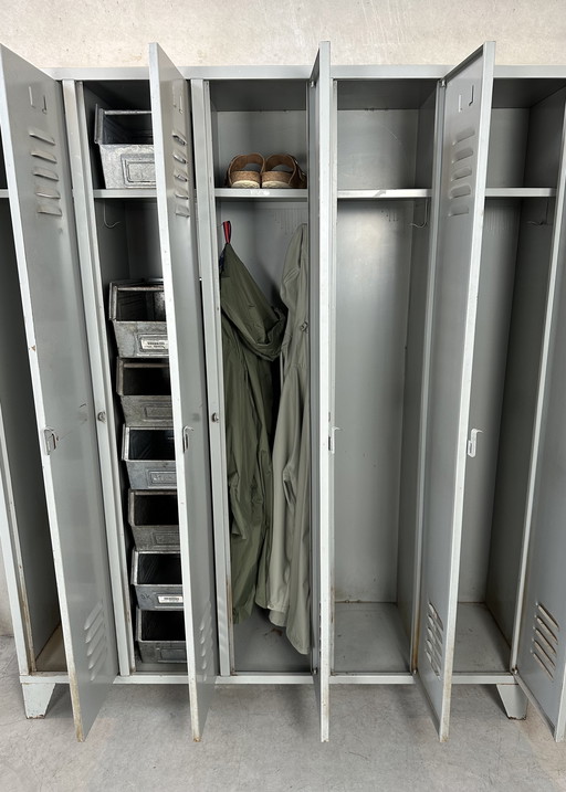 Vintage industrial locker cabinet (5 doors)