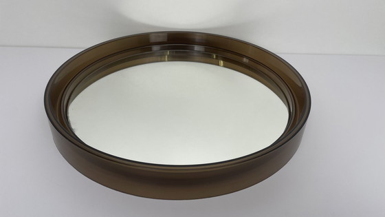 Image 1 of Specchio da parete rotondo in plexiglass marrone stile Space Age francese vintage 