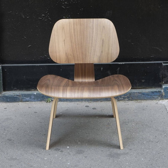 Image 1 of Vintage Lcw chair in walnut by Charles and Ray Eames for Herman Miller