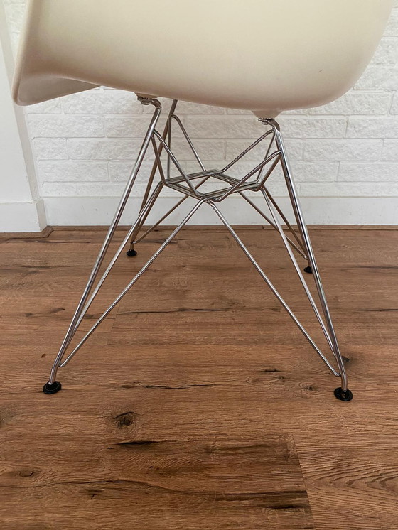 Image 1 of Vitra Eames DAR plastic armchair