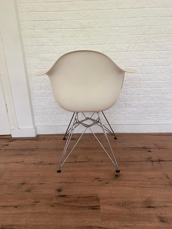 Image 1 of Vitra Eames DAR plastic armchair