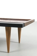 Mesa de centro de los años 50 con tapa de cobre
