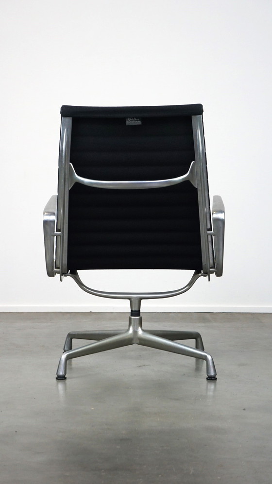 Image 1 of Design Vitra swivel armchair model EA 116