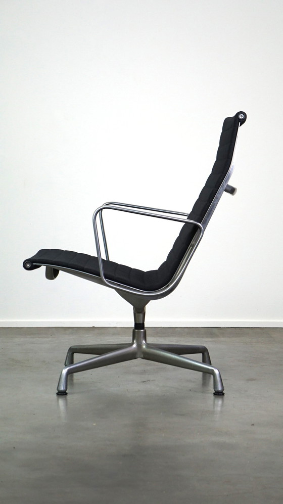 Image 1 of Design Vitra swivel armchair model EA 116