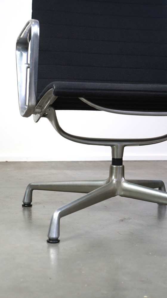 Image 1 of Design Vitra swivel armchair model EA 116