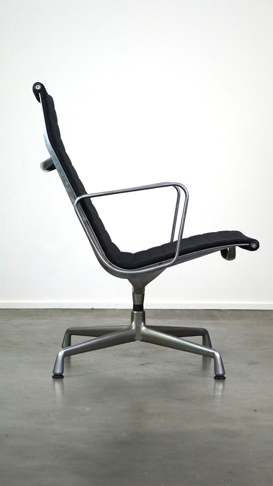 Image 1 of Design Vitra swivel armchair model EA 116