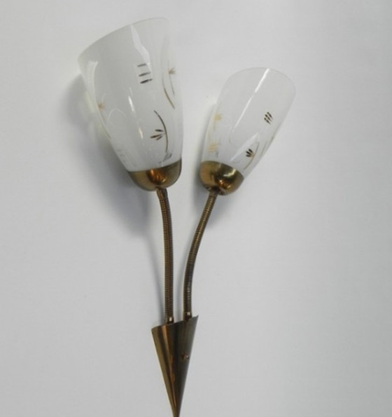 Image 1 of Lampada da parete vintage con aste tubolari e 2 paralumi in vetro
