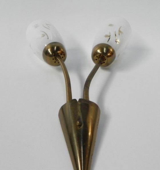Image 1 of Lampada da parete vintage con aste tubolari e 2 paralumi in vetro