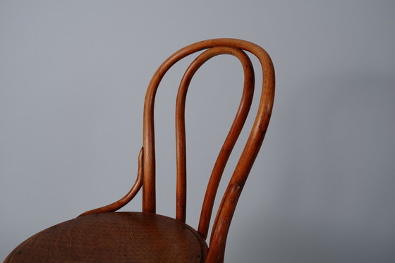 Image 1 of Chaise Thonet n° 18 d'époque