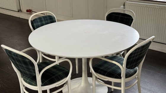 Image 1 of Table Arkana Tulip avec 4 chaises Thonet