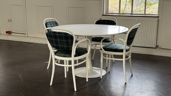 Image 1 of Table Arkana Tulip avec 4 chaises Thonet