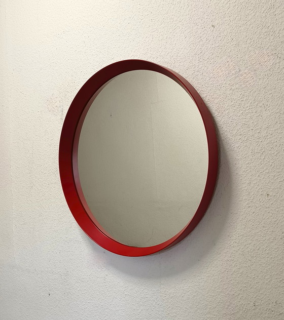 Image 1 of Miroir rond des années 60 avec bord rouge