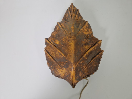 Regency Leaf Shaped Ceramic Wall Lamp