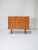 Mobiletto vintage in legno di teak danese, basso