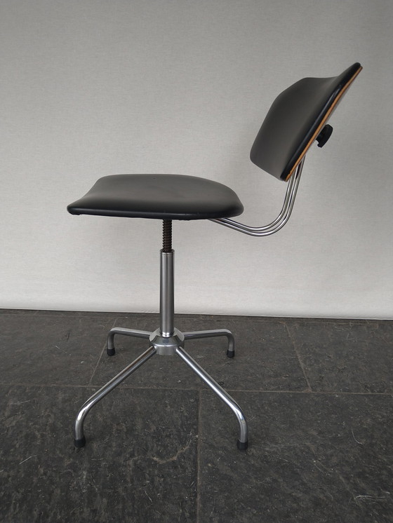 Image 1 of Chaise de bureau avec dossier en bois 1950