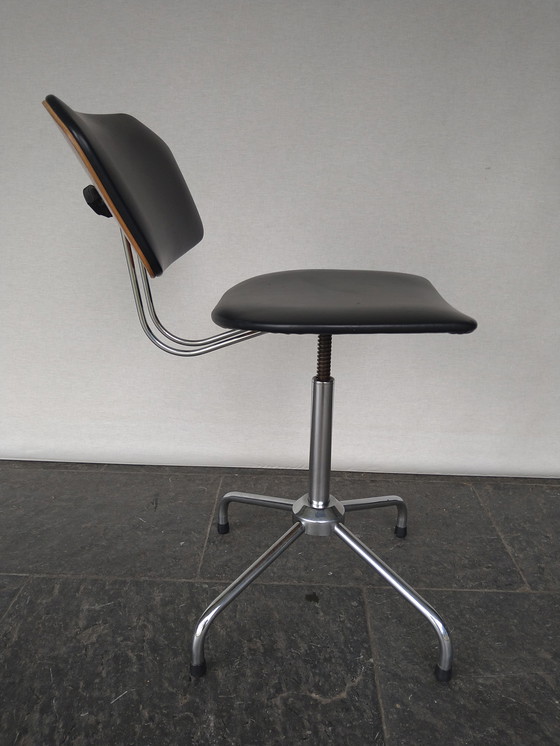 Image 1 of Chaise de bureau avec dossier en bois 1950