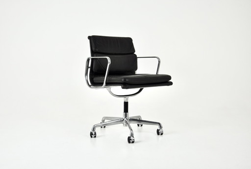 Chaise en cuir souple noir de Charles et Ray Eames pour Icf, 1970S