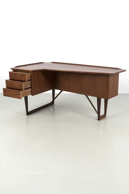 Peter Løvig Nielsen 'Boomerang' desk