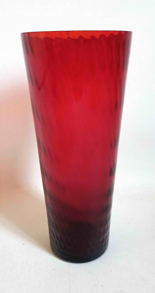 Vase Verrerie Polonaise Rouge Rubis Effet Nid D'Abeille Années 50 Height 35,3 Cm