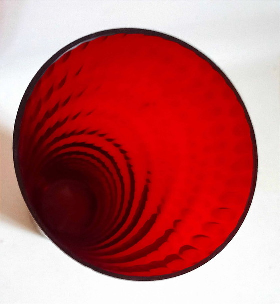 Image 1 of Vase Verrerie Polonaise Rouge Rubis Effet Nid D'Abeille Années 50 Height 35,3 Cm
