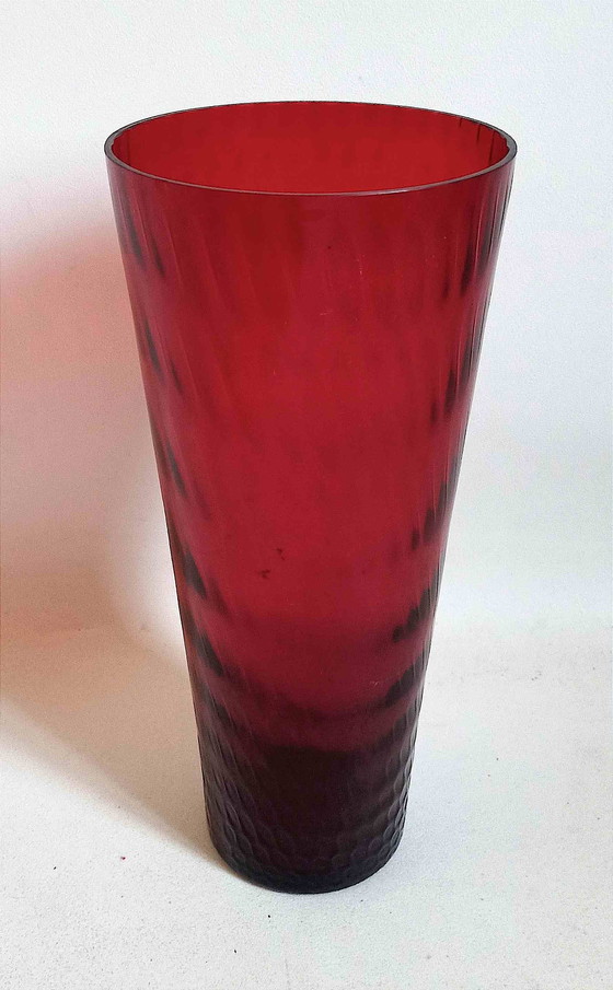 Image 1 of Vase Verrerie Polonaise Rouge Rubis Effet Nid D'Abeille Années 50 Height 35,3 Cm