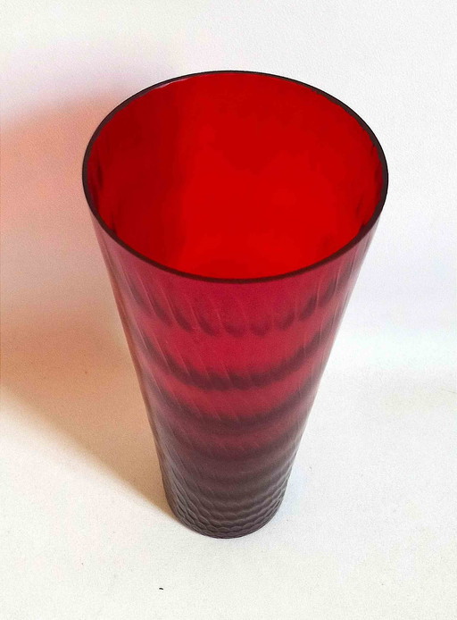 Vase Verrerie Polonaise Rouge Rubis Effet Nid D'Abeille Années 50 Height 35,3 Cm