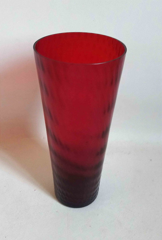 Image 1 of Vase Verrerie Polonaise Rouge Rubis Effet Nid D'Abeille Années 50 Height 35,3 Cm