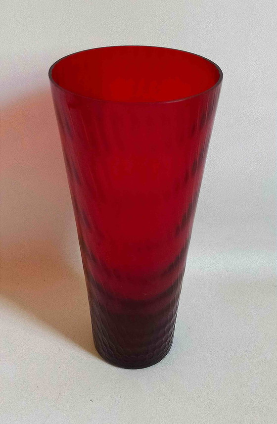Image 1 of Vase Verrerie Polonaise Rouge Rubis Effet Nid D'Abeille Années 50 Height 35,3 Cm