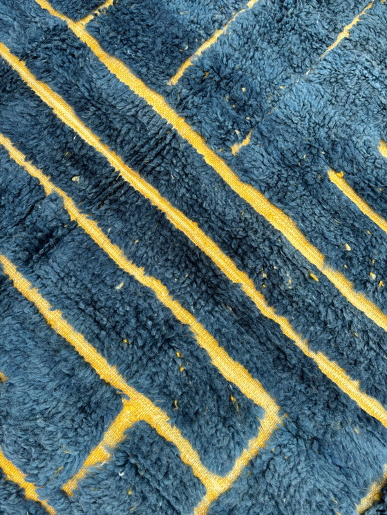 Image 1 of Tapis berbère marocain contemporain bleu