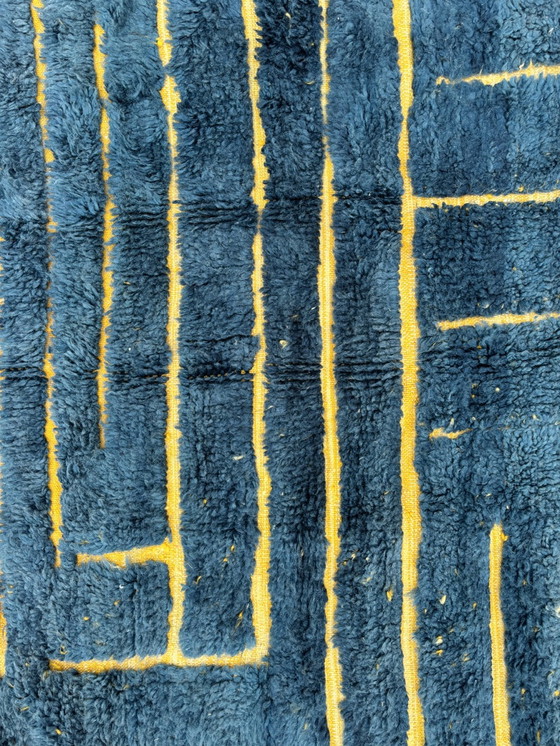 Image 1 of Tapis berbère marocain contemporain bleu