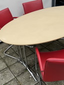 Tara Table With 4 Leolux Freyr Chairs
