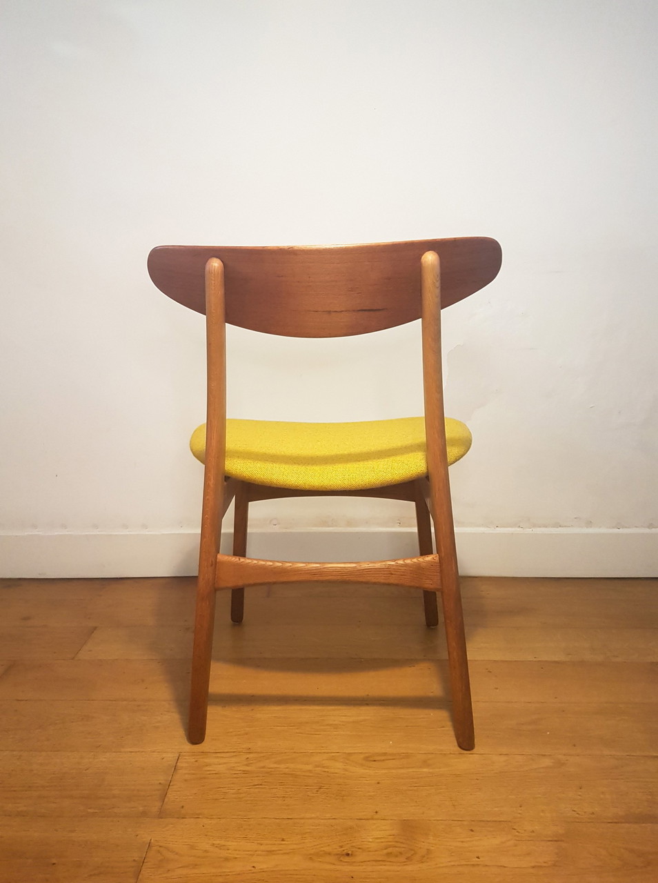 Vintage chair by Hans Wegner model CH 30 Carl Hansen €975 - Main Image