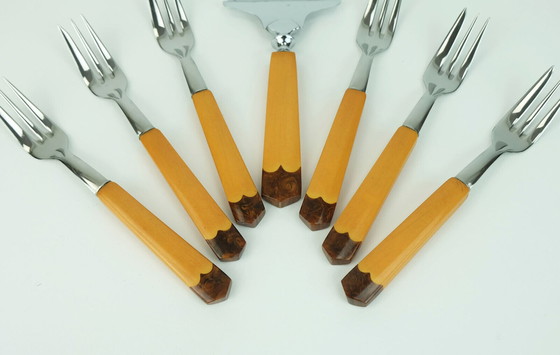 Image 1 of 1930s art déco bakelite CAKE LIFTER and 6 cake forks 