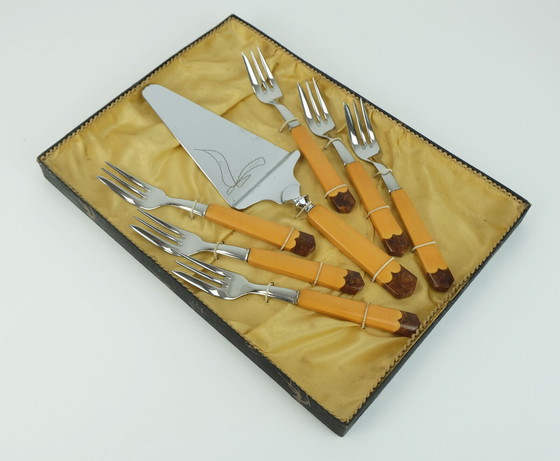 Image 1 of 1930s art déco bakelite CAKE LIFTER and 6 cake forks 