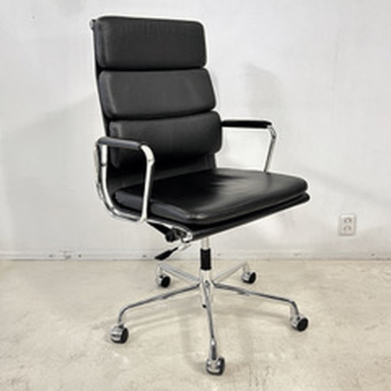 Image 1 of Vitra EA219 Soft Pad office chair