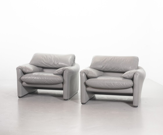 Image 1 of Cassina Lounge Chair 'Maralunga' by Vico Magistretti in Dolphin Grey Leather, Set of 2. Italy, 1970s.