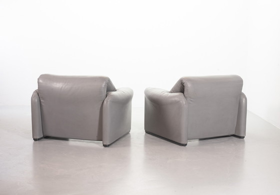 Image 1 of Cassina Lounge Chair 'Maralunga' by Vico Magistretti in Dolphin Grey Leather, Set of 2. Italy, 1970s.