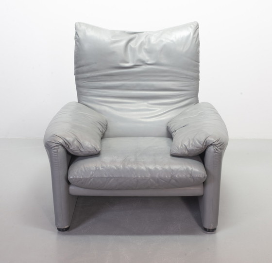 Image 1 of Cassina Lounge Chair 'Maralunga' by Vico Magistretti in Dolphin Grey Leather, Set of 2. Italy, 1970s.