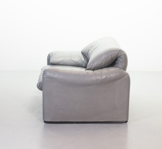 Image 1 of Cassina Lounge Chair 'Maralunga' by Vico Magistretti in Dolphin Grey Leather, Set of 2. Italy, 1970s.