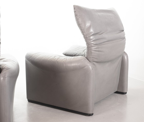 Image 1 of Cassina Lounge Chair 'Maralunga' by Vico Magistretti in Dolphin Grey Leather, Set of 2. Italy, 1970s.