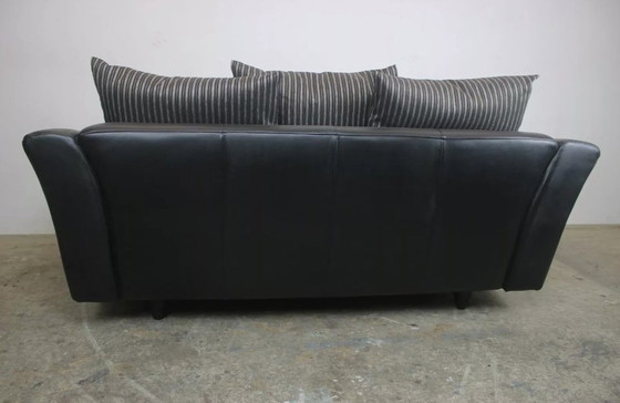 Image 1 of Divano Rolf Benz modello 333 in pelle nera con 5 nuovi cuscini in tessuto