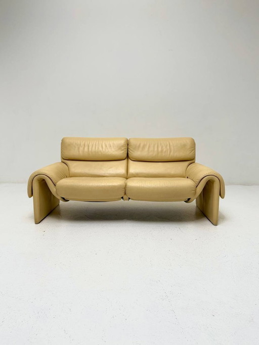 Vanilla yellow Ds 2000 Sofa with relax function from De Sede