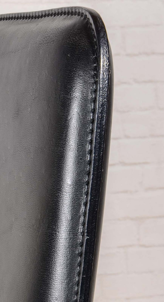 Image 1 of =Sedie da pranzo in pelle nera con schienale alto, design vintage. Italia, anni '70.