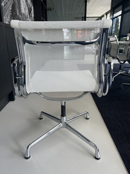 8x Vitra Eames Netweave blanc