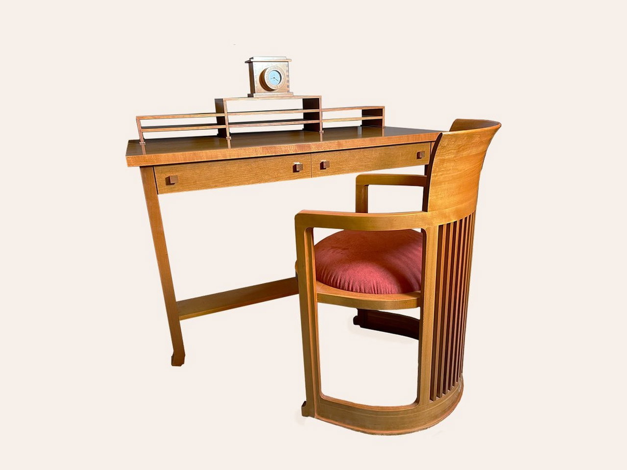 Cassina Frank Lloyd Wright Desk Set | €6,000 | Whoppah Cassina Frank Lloyd Wright Desk Set | €6,000 | Whoppah