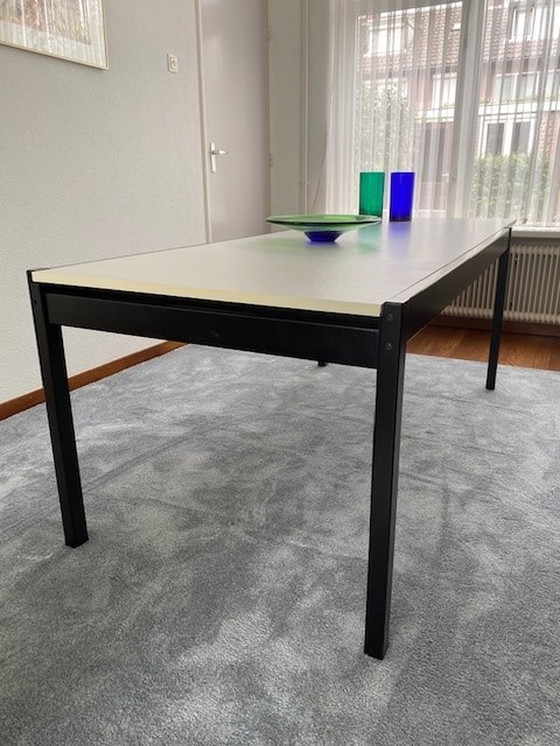 Image 1 of Leolux extendable dining table