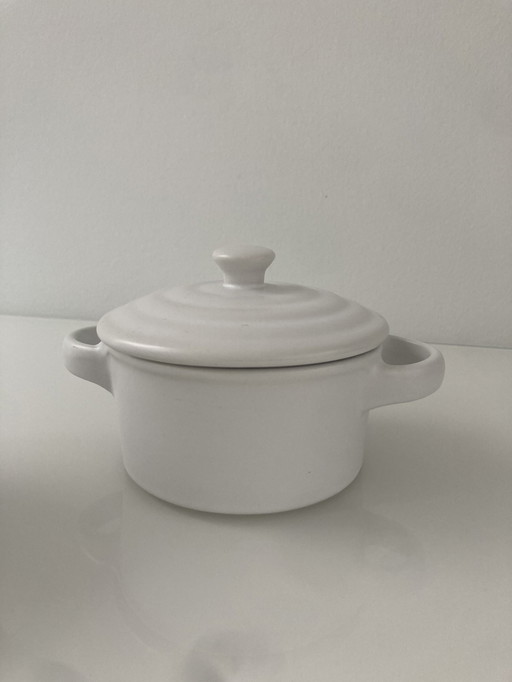 Juego de dos ollas Crocq de porcelana blanca mate, marca Olympia