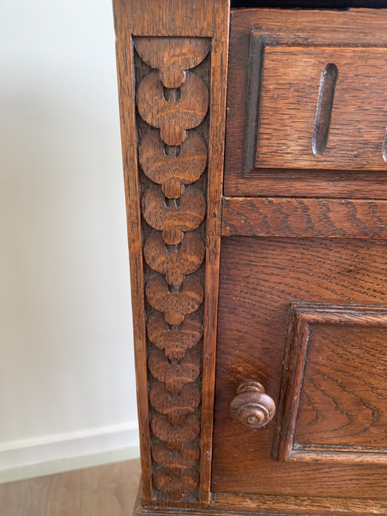 Image 1 of Table de chevet vintage en chêne français avec plateau en marbre