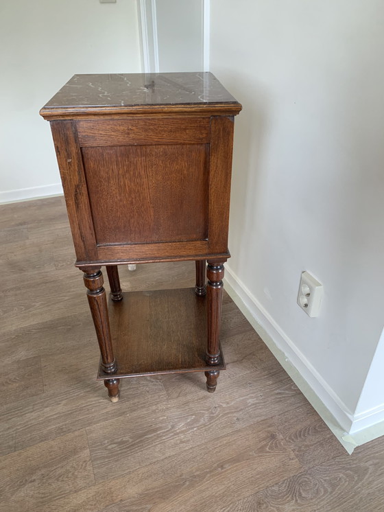 Image 1 of Comodino vintage in rovere francese con piano in marmo