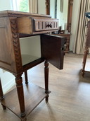 Table de chevet vintage en chêne français avec plateau en marbre